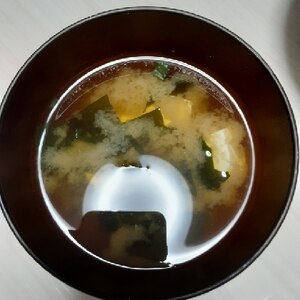 えのき・生わかめ・絹ごし豆腐の味噌汁